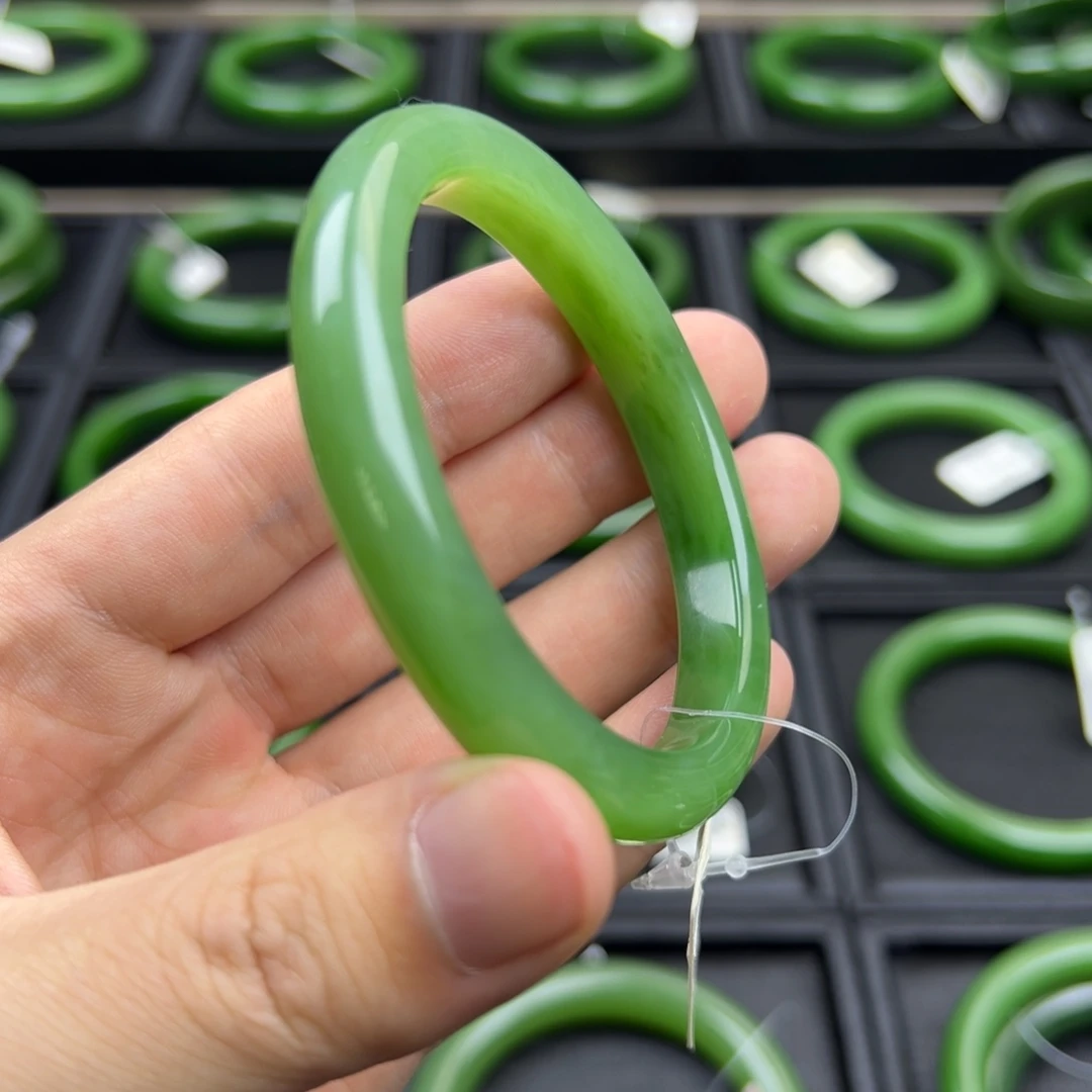 和田玉（碧玉）未镶嵌手镯