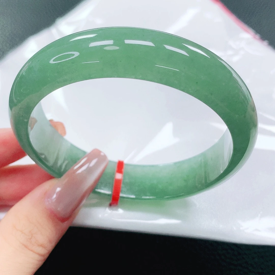 翡翠手镯未镶嵌59圈