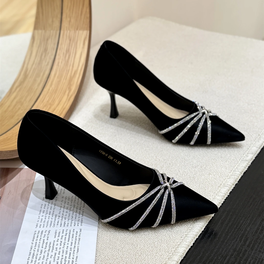 韩版小众时髦气质尖头高跟鞋女2025新款秋季水钻浅口细跟名媛单鞋