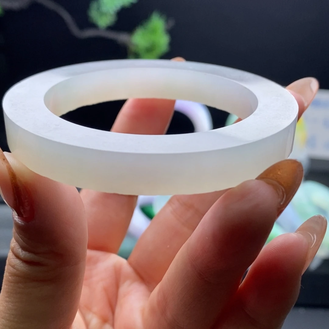 定制翡翠未镶嵌翡翠手镯