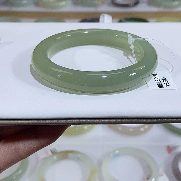 和田玉未镶嵌手镯绿晴