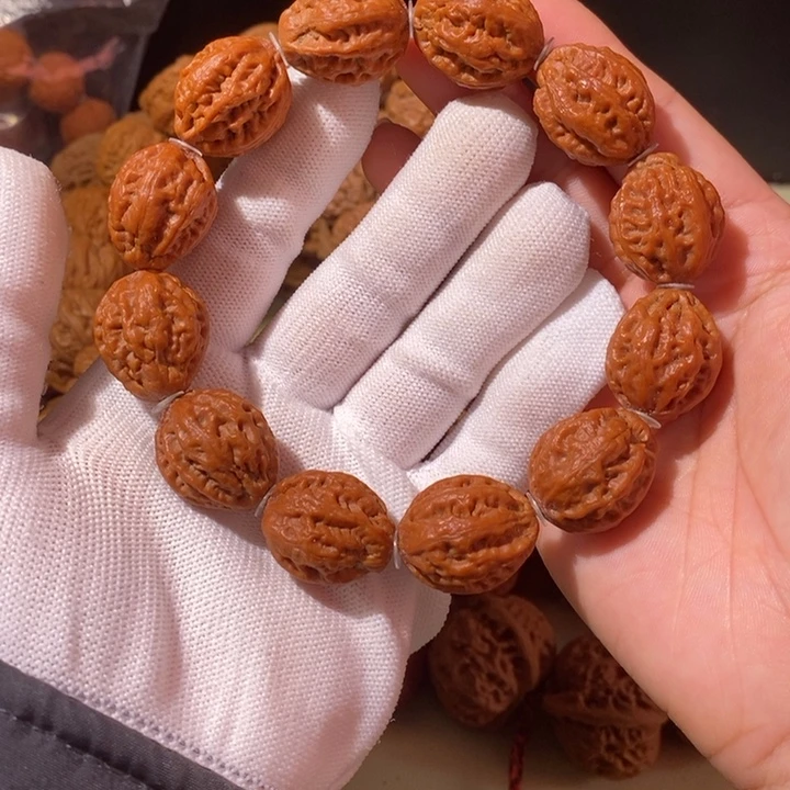 文玩核桃手串……30