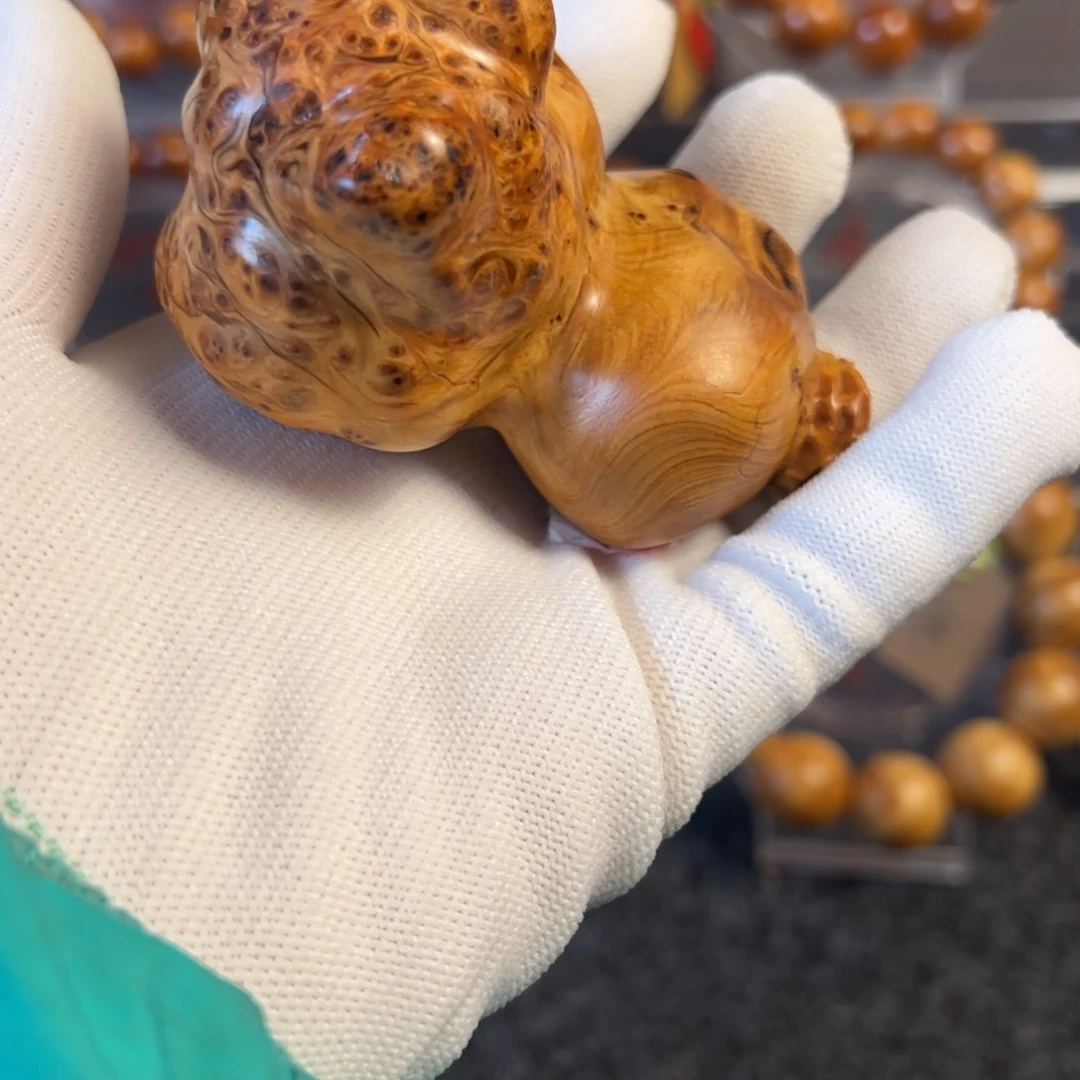 柏木y****y太行崖柏把件