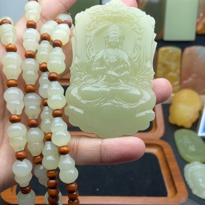 苗***峰昆仑山脉料观音牌