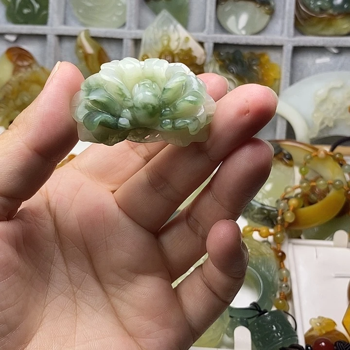 未镶嵌蛇纹石玉吊坠(不含链)