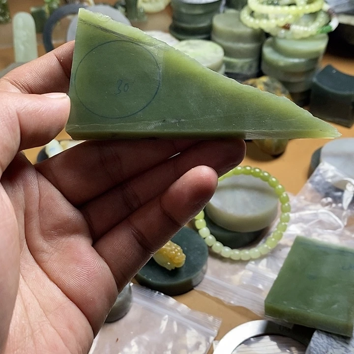 水***木和田玉（糖玉）未镶嵌珠宝半成品