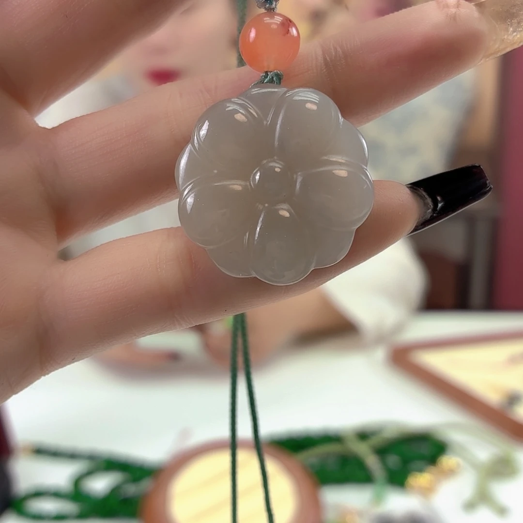 和田玉未镶嵌颈饰，