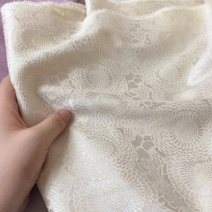 米色提花孤品1米。