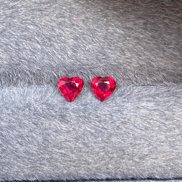 天然精品鸽血红宝石1.02ct一对全净玻璃体火彩璀璨配国际证书精品