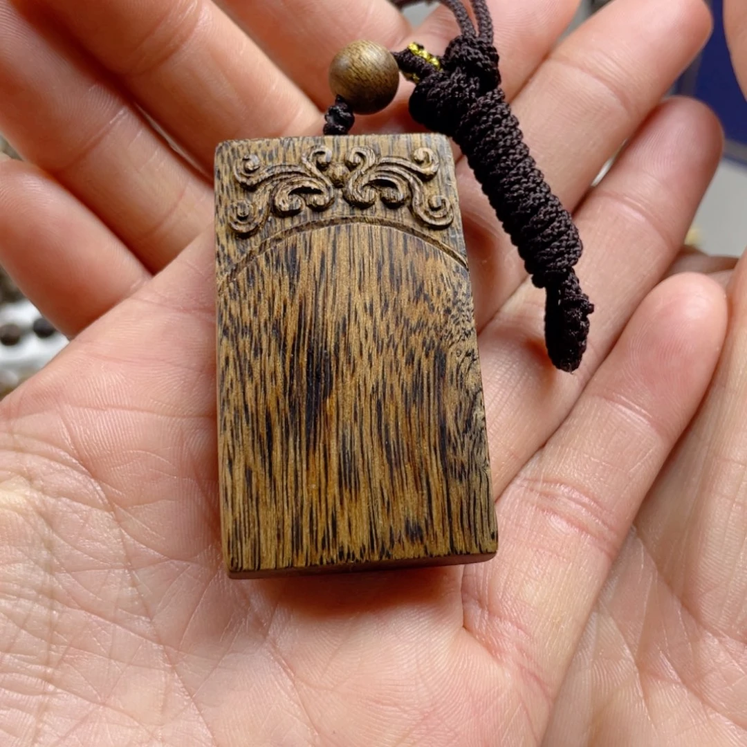 沉香木手串F**…越南芽庄老白棋玉化老料满瘤疤无事牌