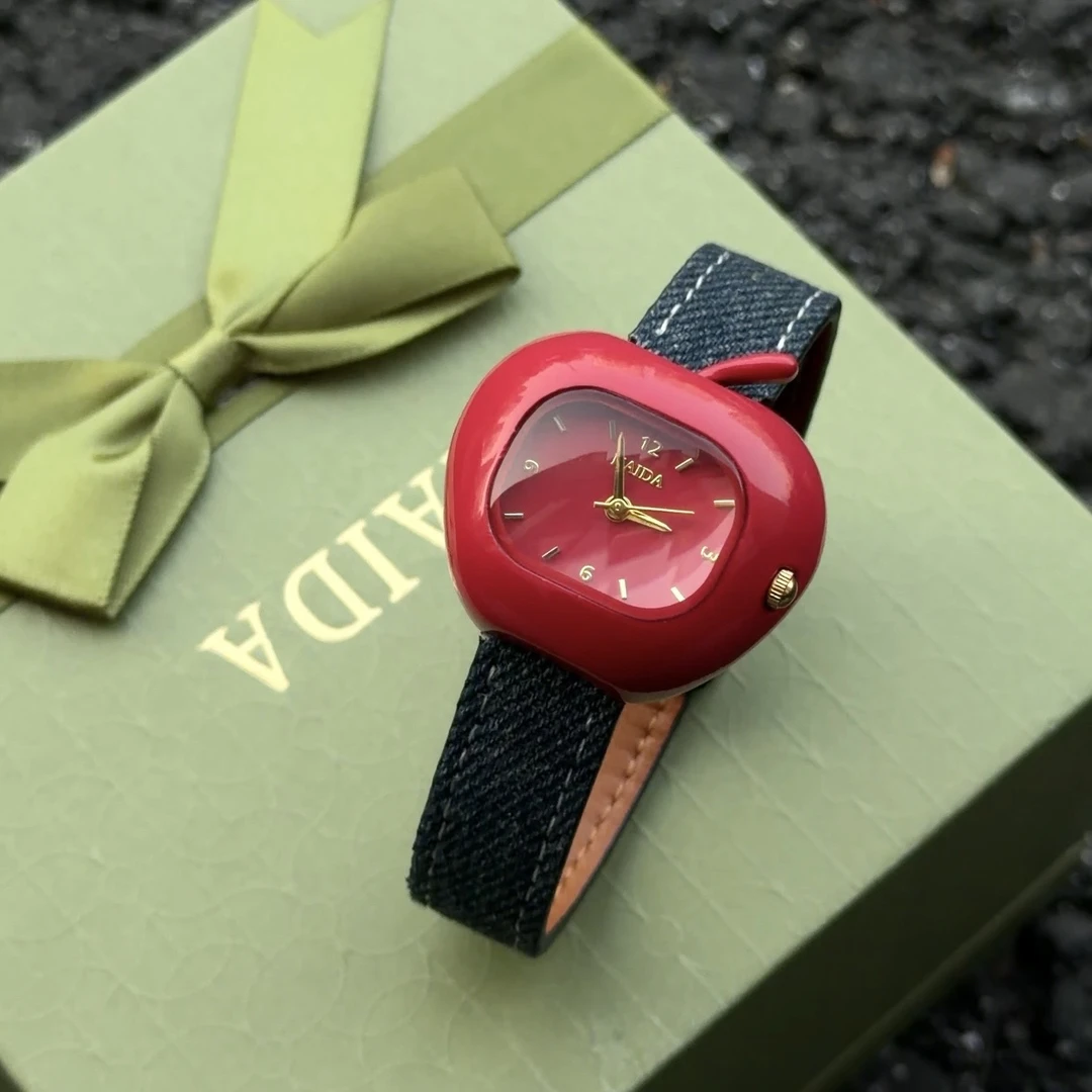Rune鹿娜圣诞小众苹果多巴胺森系清冷百搭女士防水复古石英表ins
