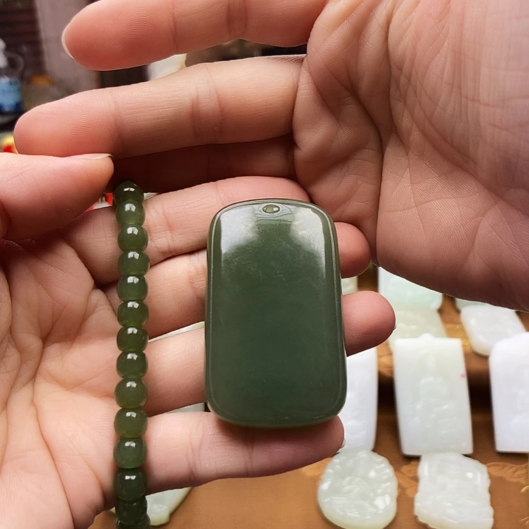 颈饰未镶嵌和田玉中**海