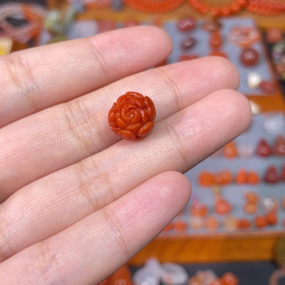 蛋***猪南红玛瑙未镶嵌牡丹花