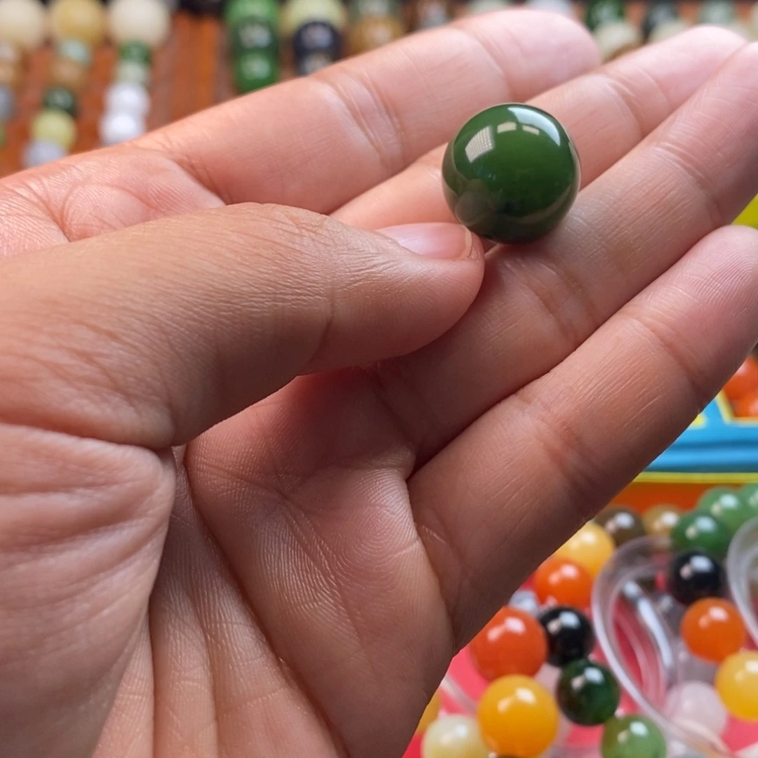 和田玉未镶嵌珠宝奇石卡16辣绿碧玉y