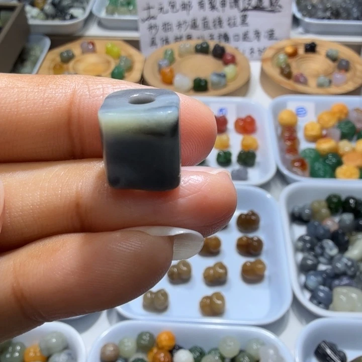和田玉未镶嵌珠宝奇石