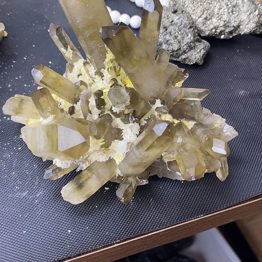 一***人未镶嵌珠宝半成品水晶