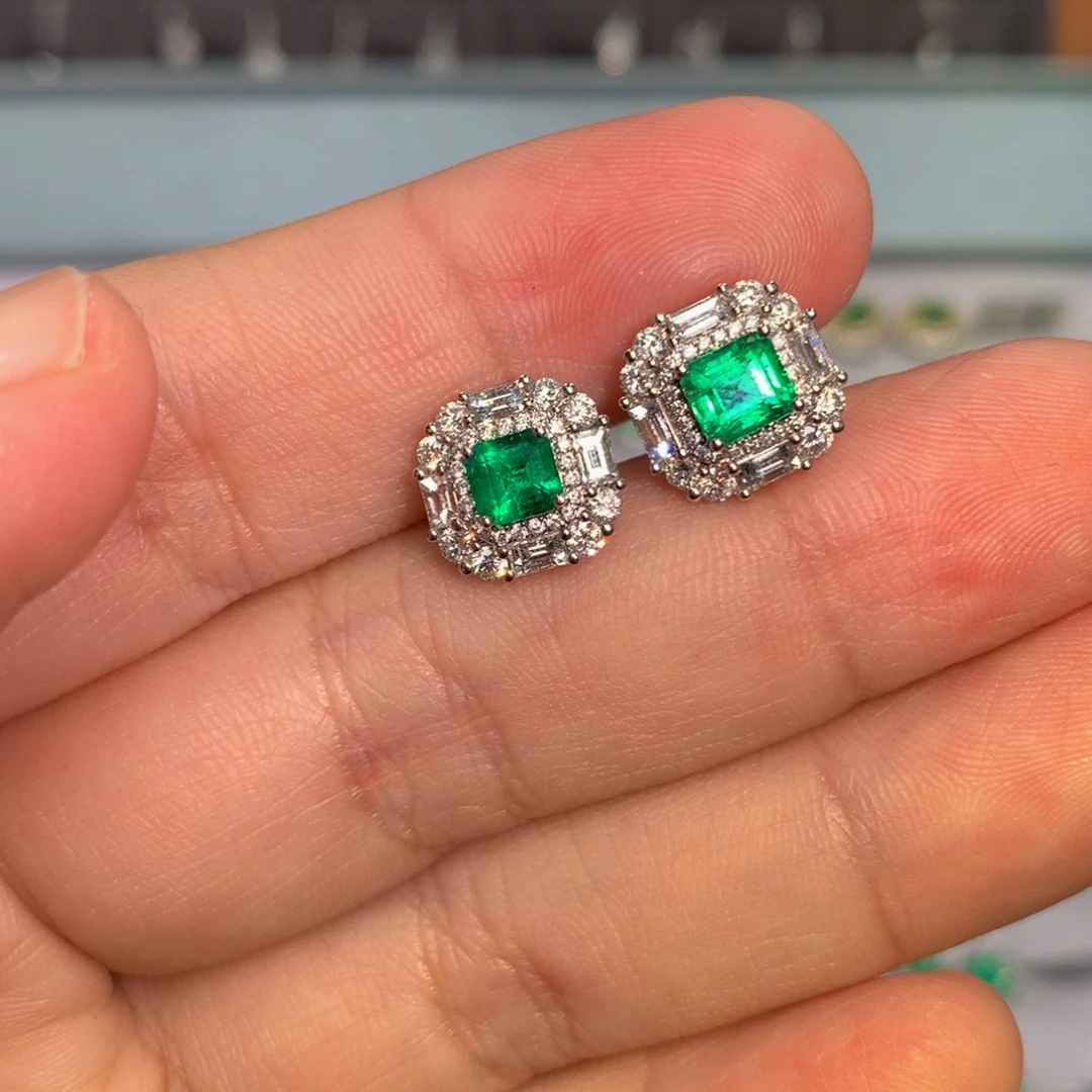 祖母绿耳钉18K金镶嵌