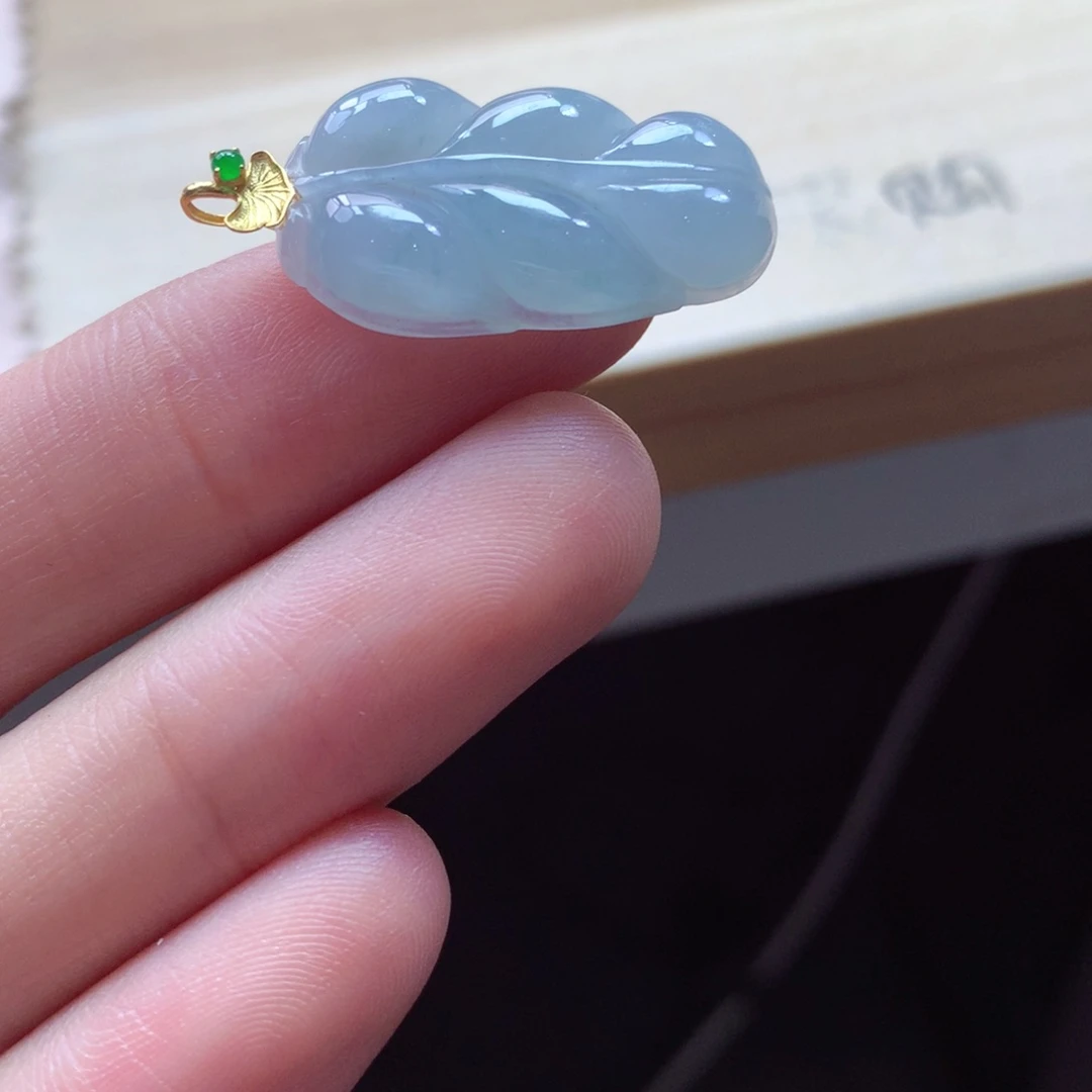 翡翠颈饰18K金镶嵌吊坠