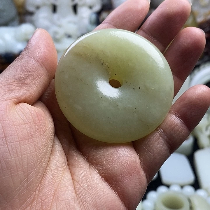 和田玉未镶嵌把件