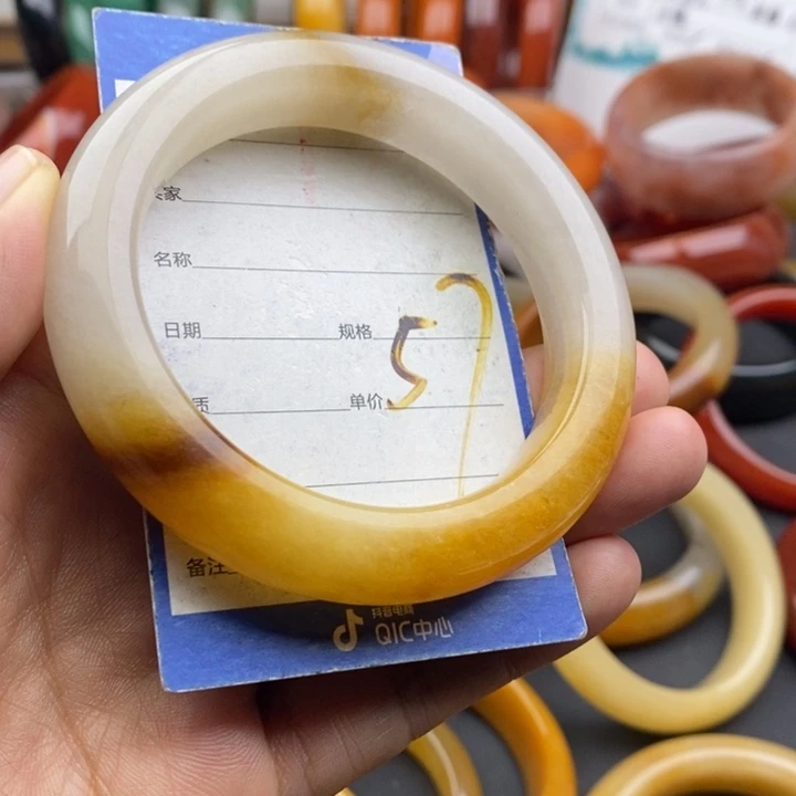 未镶嵌手镯石英质玉