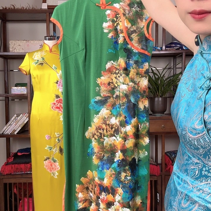 手绘油画定制长旗袍