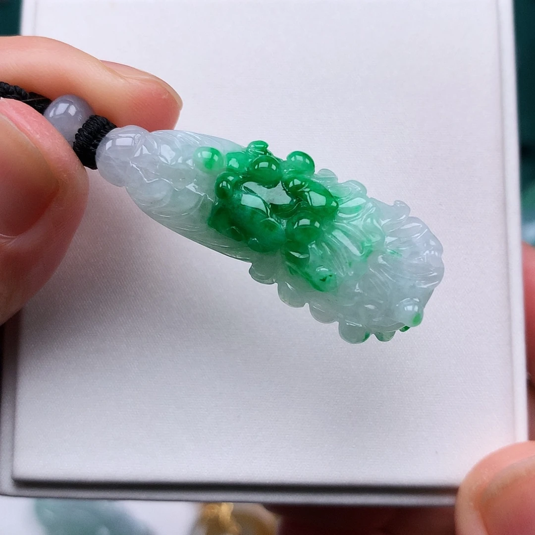 翡翠未镶嵌颈饰白菜