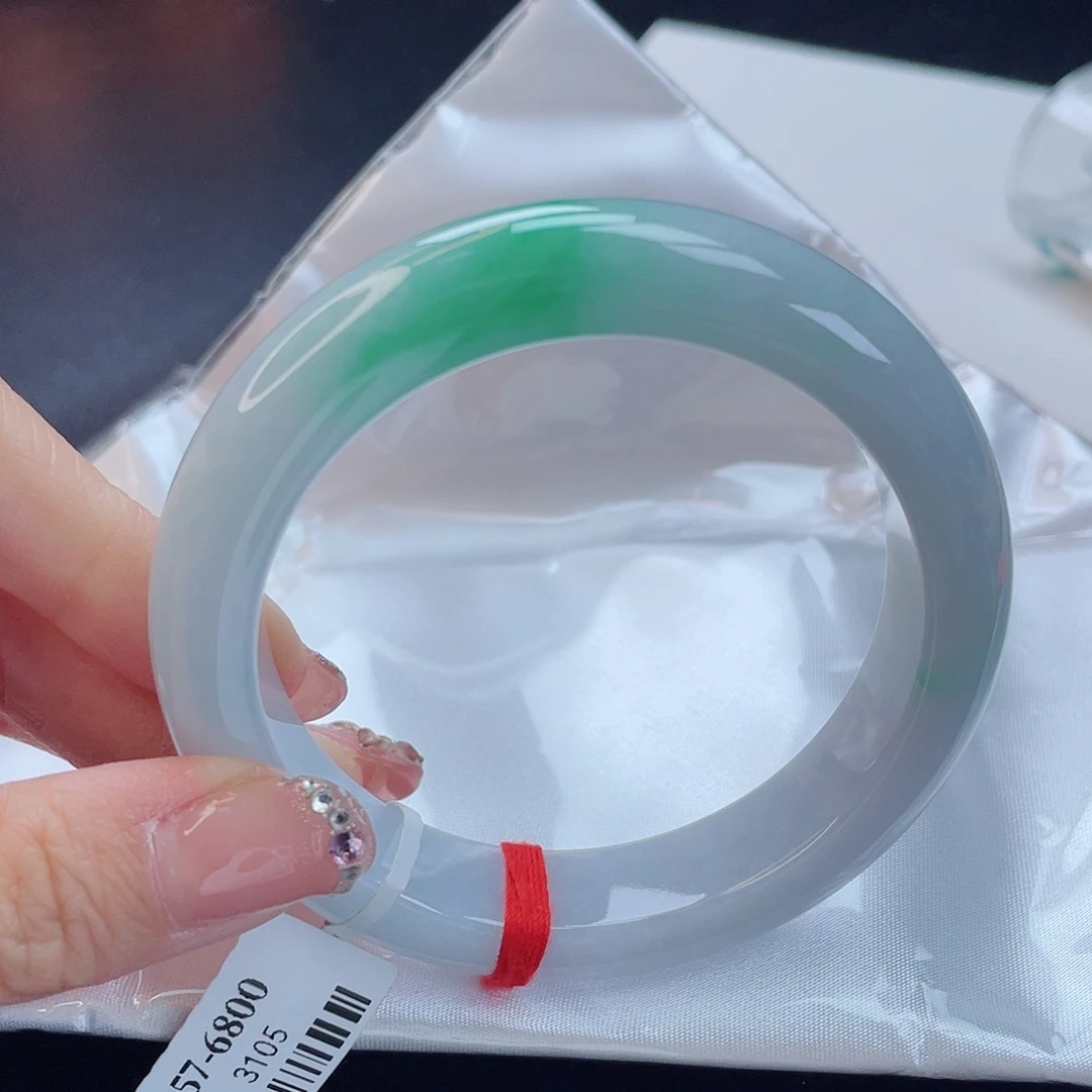 翡翠手镯未镶嵌翡翠