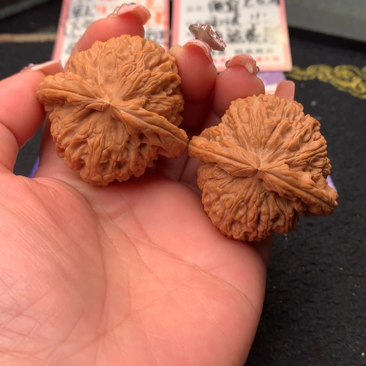 文玩核桃吊坠30号45老树三角白全