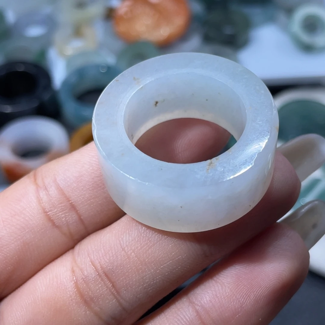 阳***放定制翡翠未镶嵌天然翡翠