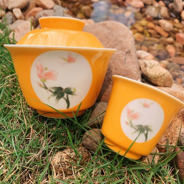 手绘蝴蝶开窗陶瓷（盖碗+杯）