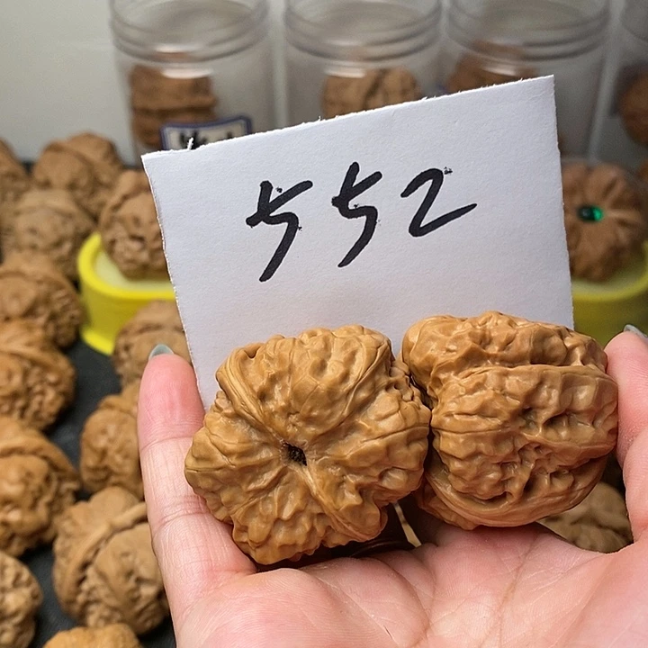 为***ミ蛤蟆的眼睛是真的好看啊