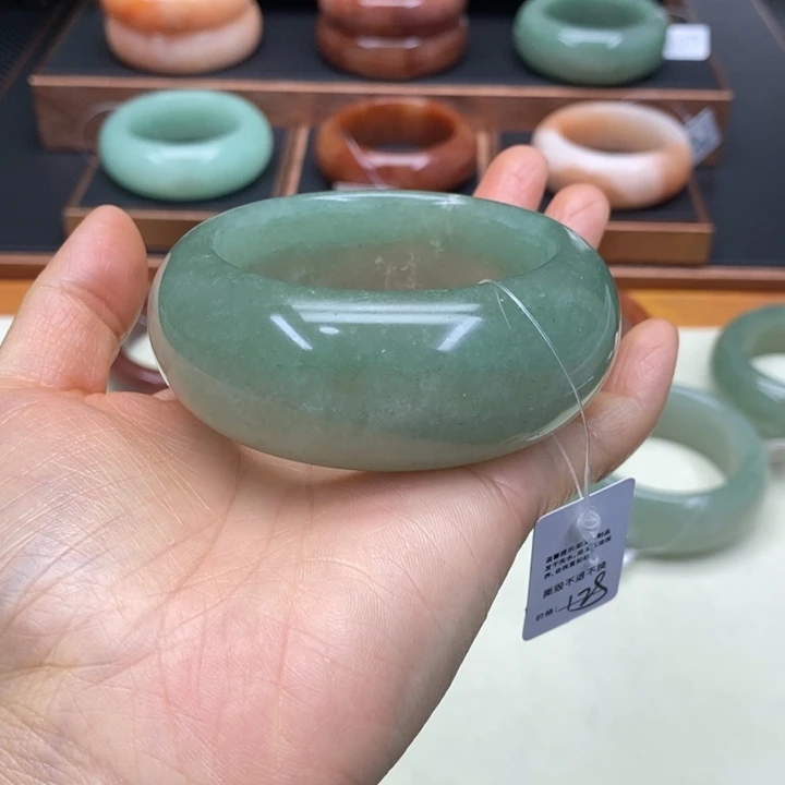 未镶嵌手镯石英质玉