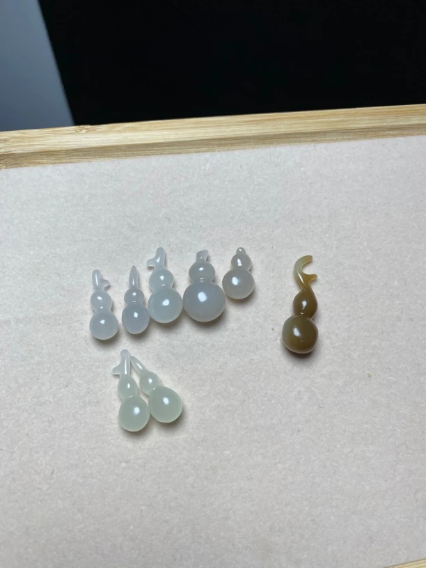 和田玉白冰小葫芦吊坠
