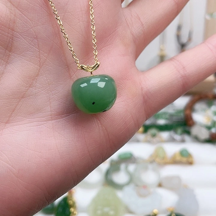 颈饰18K金镶嵌和田玉