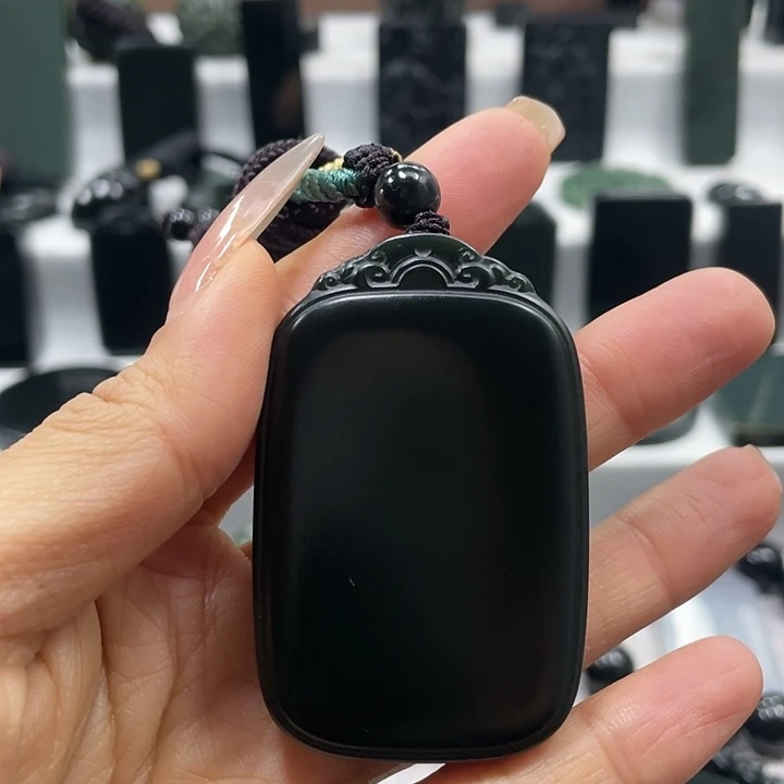 【闪购商品】颈饰未镶嵌和田玉（青玉）