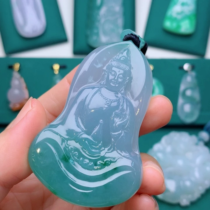 翡翠未镶嵌颈饰观音