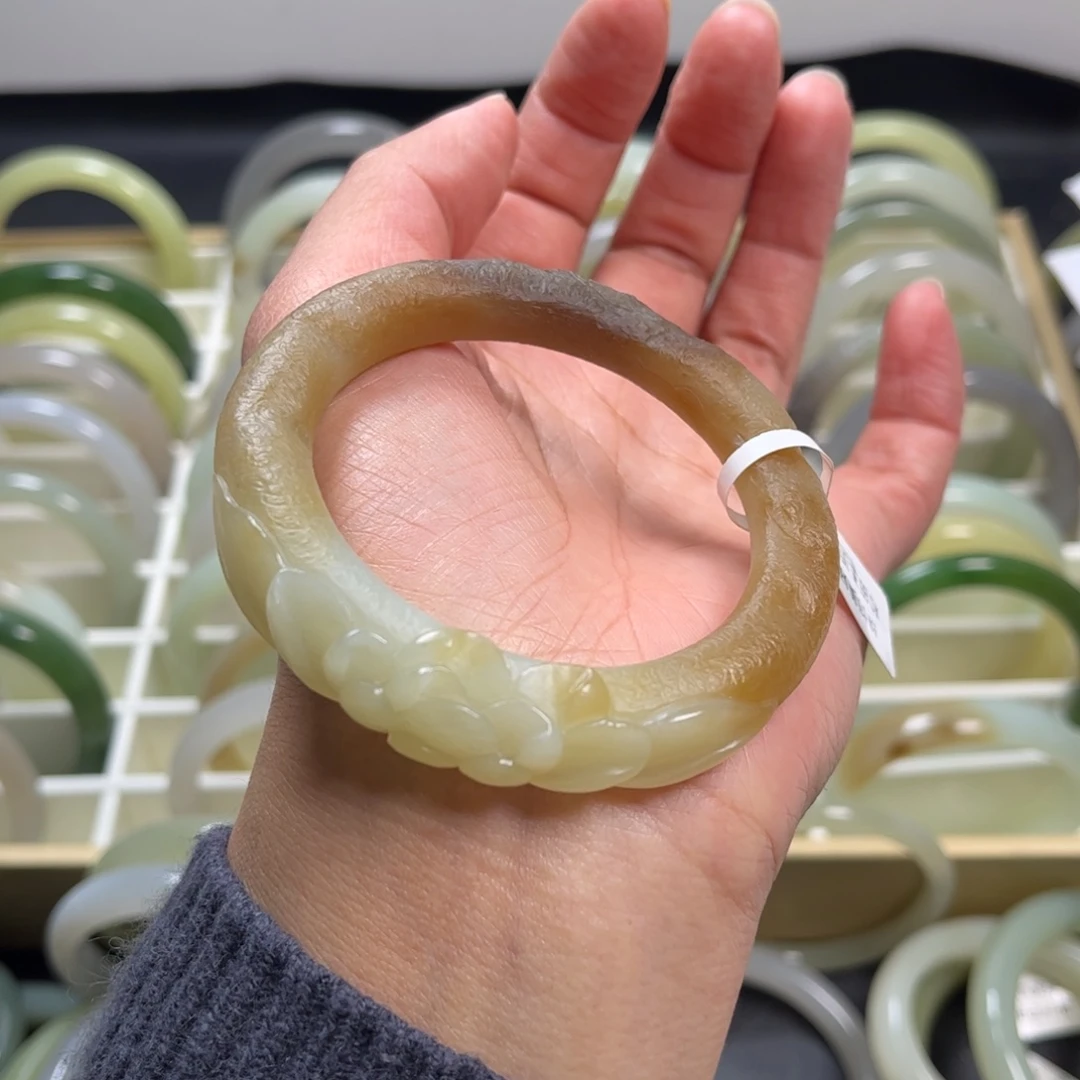 和田玉未镶嵌手镯52圈