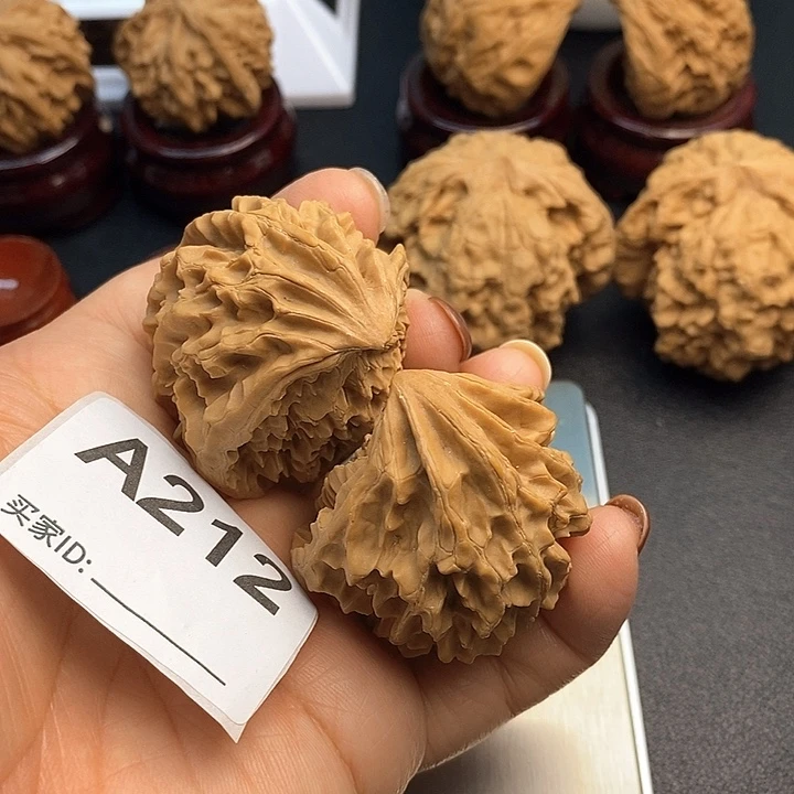 文玩核桃吊坠刺猬4.0