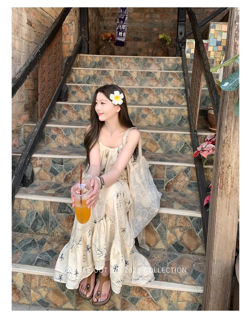 温柔甜美提花连衣裙碎花吊带女生韩系ins衣服度假裙子夏天草原