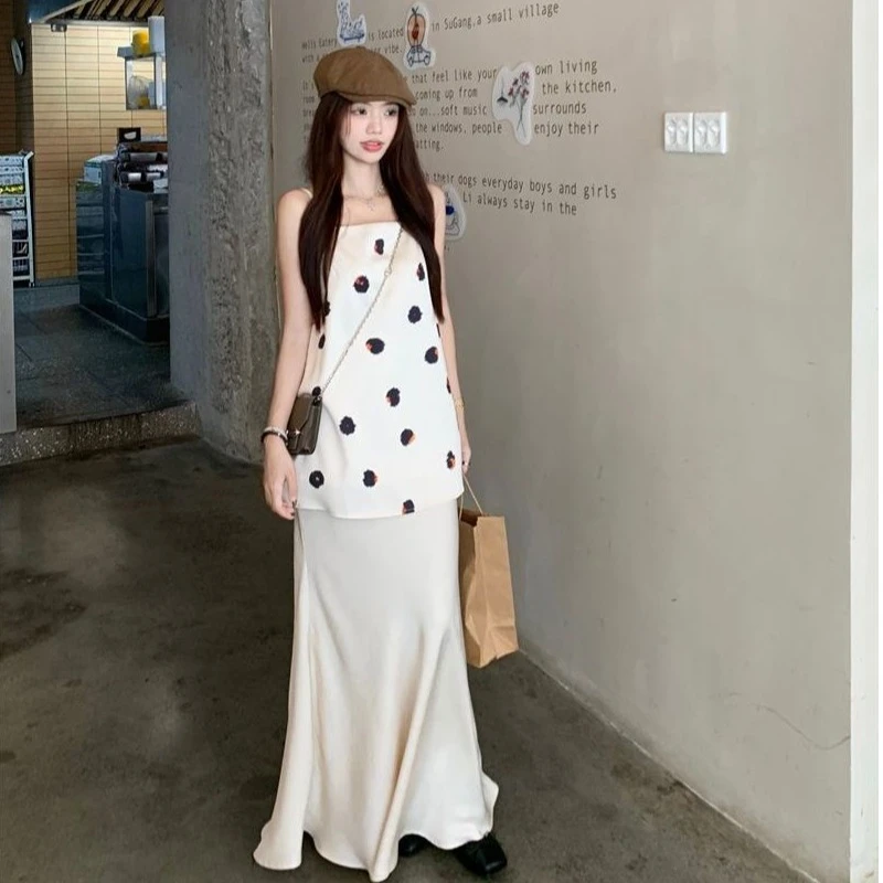 时尚套装杏色宽松波点吊带背心女装夏季缎面高腰鱼尾半身裙两件套