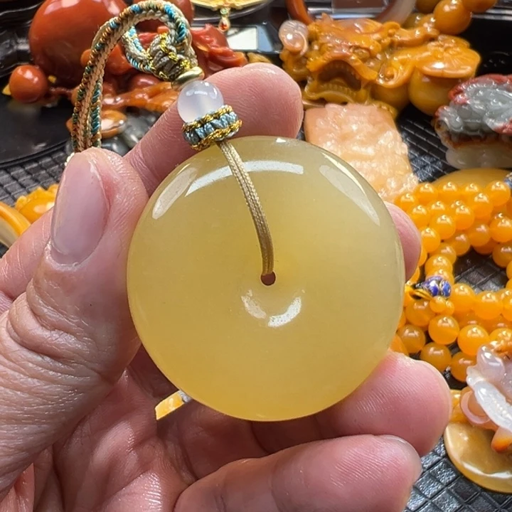 石英质玉（黄龙玉）颈饰未镶嵌