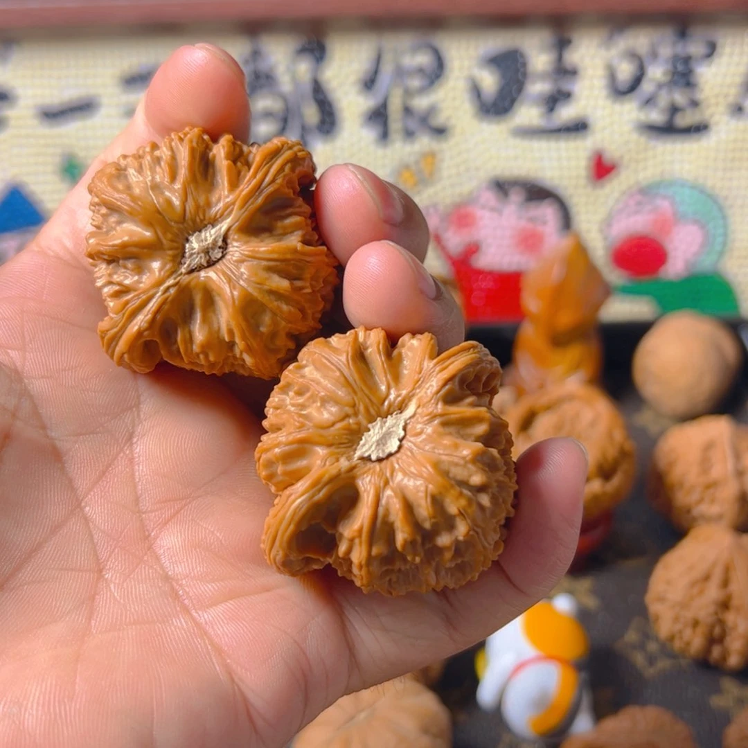 吊坠文玩核桃凹底大眼白狮子46