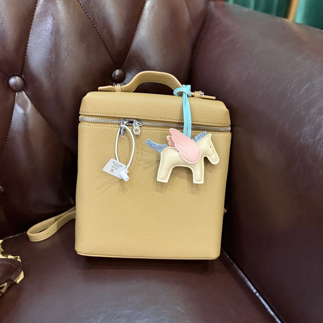 2024新款小马双肩包（颜色随机）