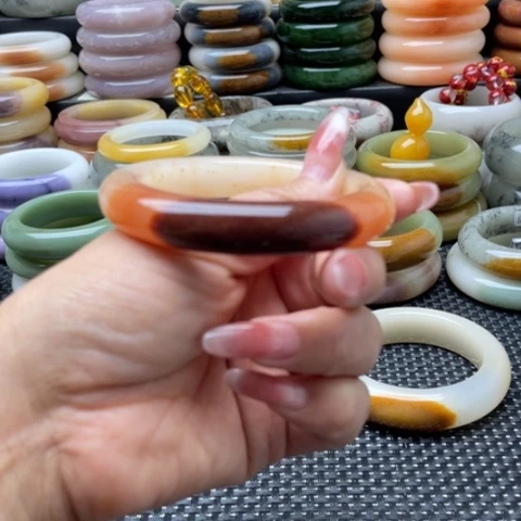 未镶嵌手镯石英岩玉