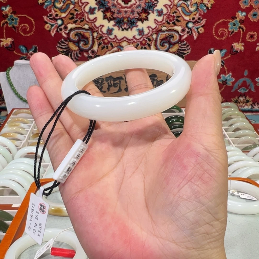 未镶嵌手镯和田玉55.6新疆和田玉手镯正圈