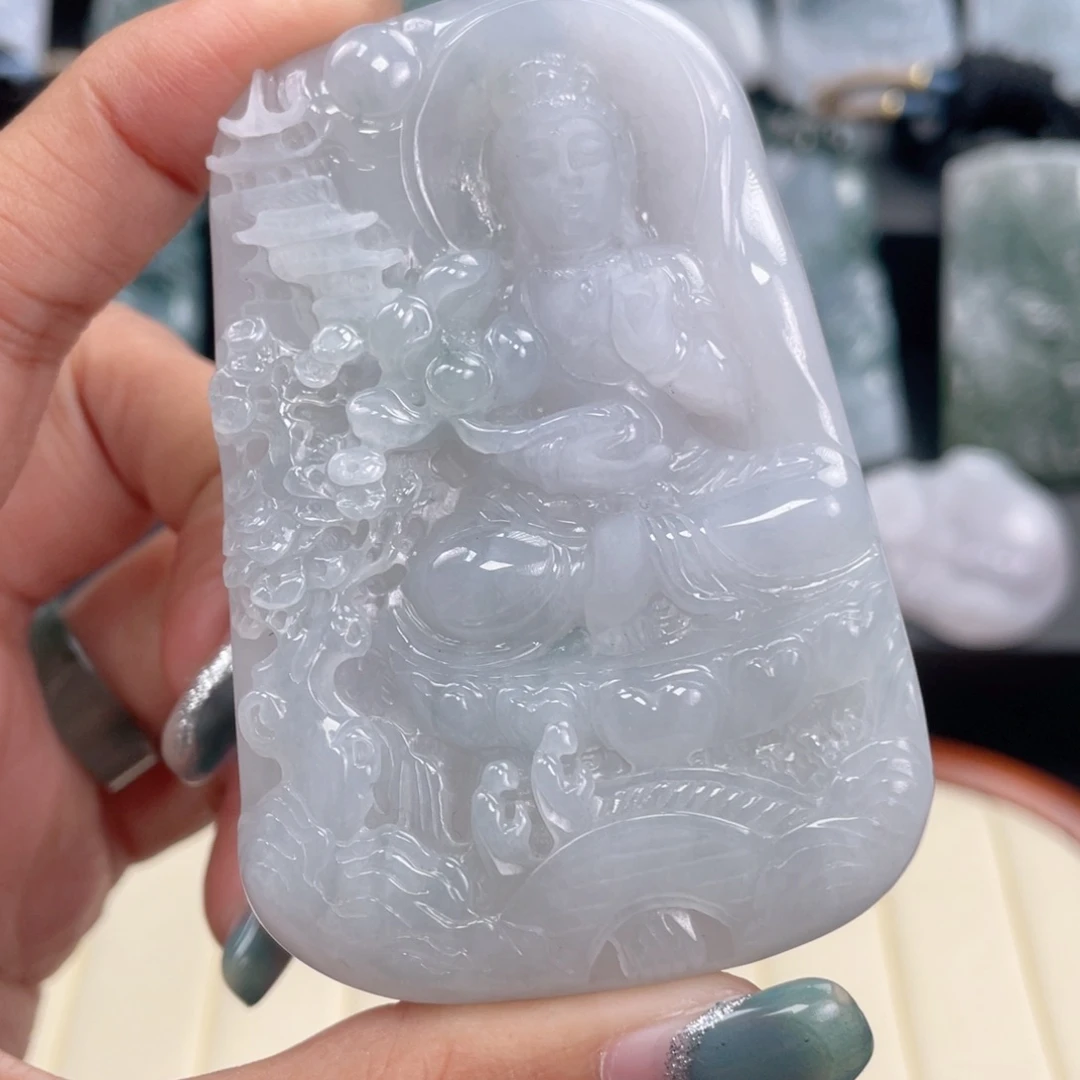 翡翠未镶嵌颈饰山水观音