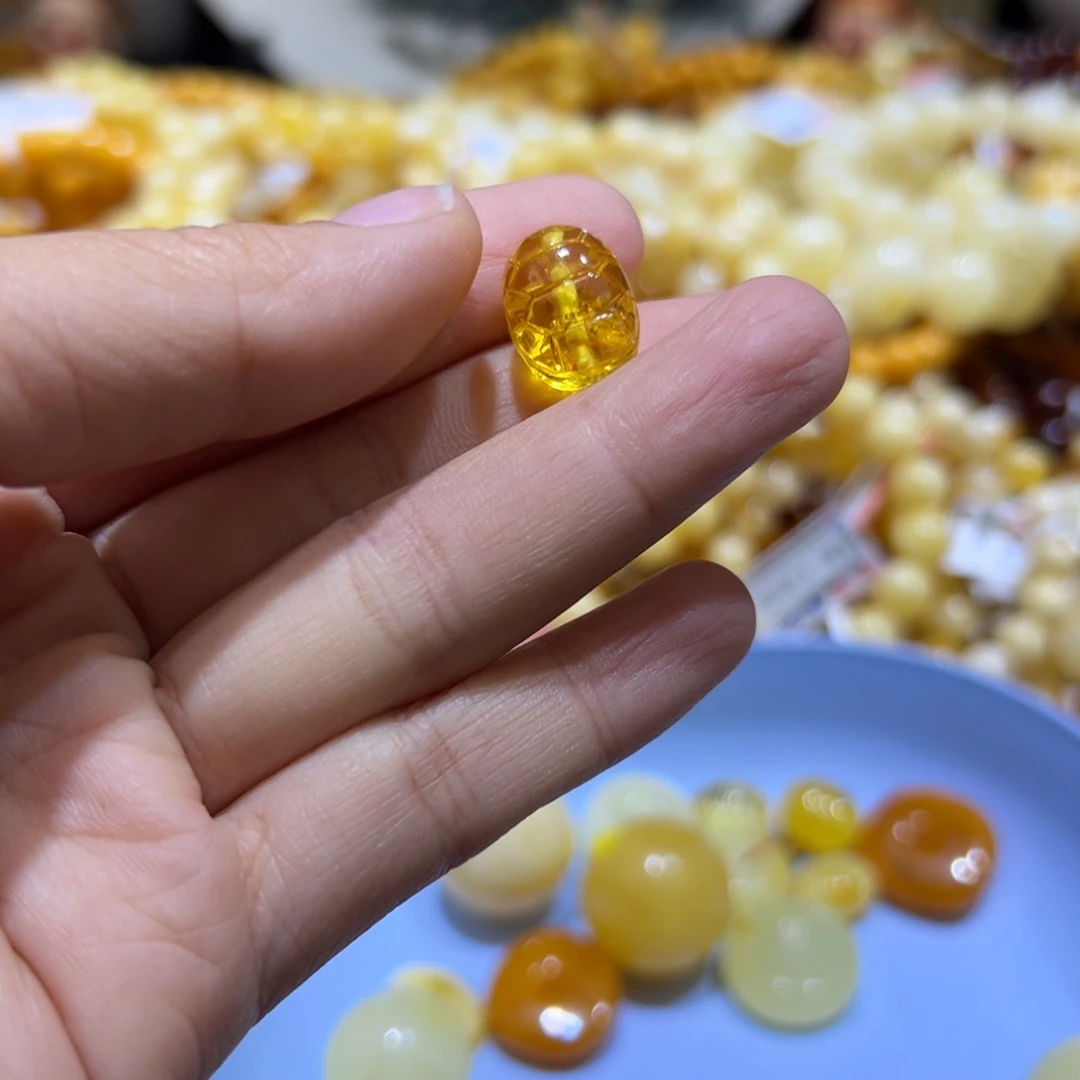 琥珀珠宝奇石未镶嵌