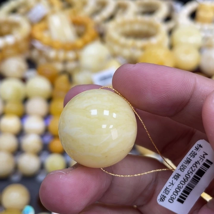 裸石蜜蜡未镶嵌23mm瑕疵浓蜡
