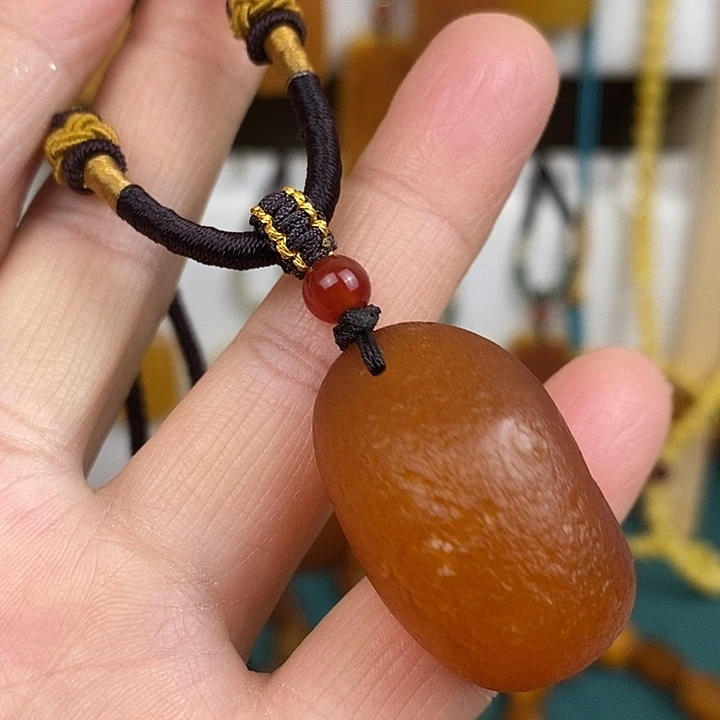 琥珀未镶嵌颈饰吊坠