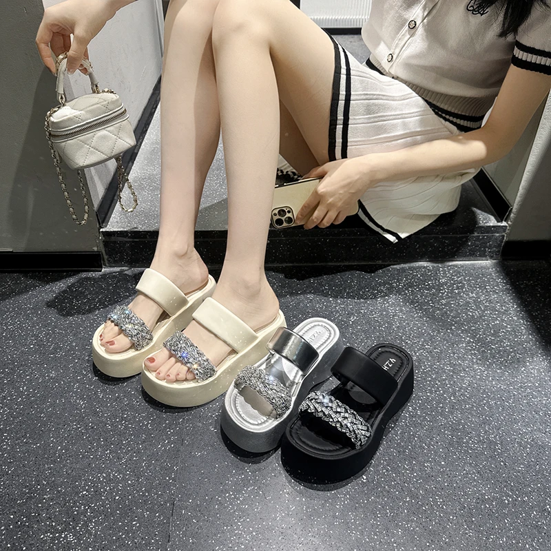 外穿凉拖女亮钻显白厚底增高2025夏季新款百搭时尚一字型露趾凉鞋